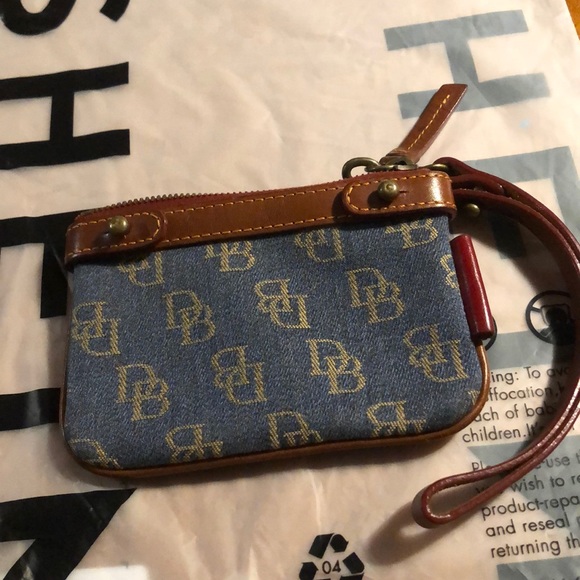 Dooney & Bourke Handbags - Douney &bourke wallet Dooney & Bourke Handbags - Douney &bourke wallet